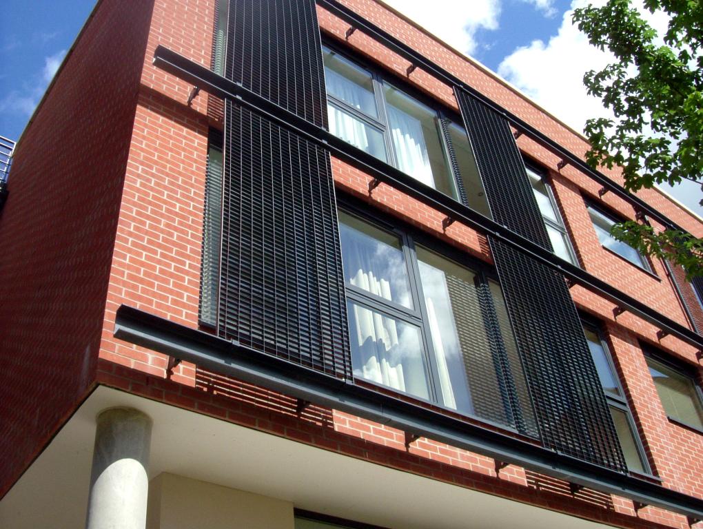 Stalen zonwering kartonnage.JPG