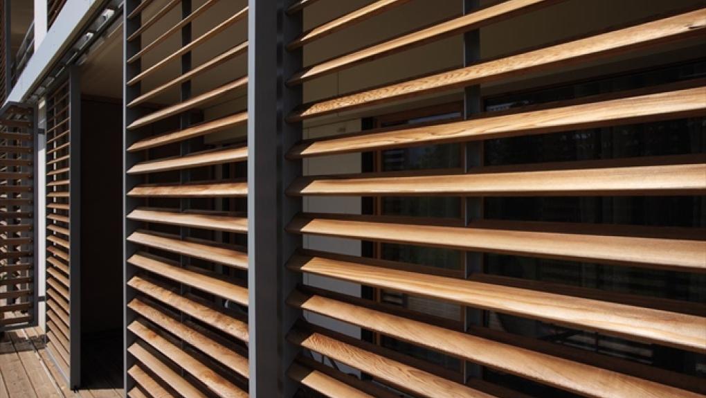 Houten zonwering.jpg